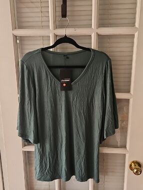 NWT V-Neck Short Sleeve Tunic Top - Slate Green with Bell Sleeves. Size Large